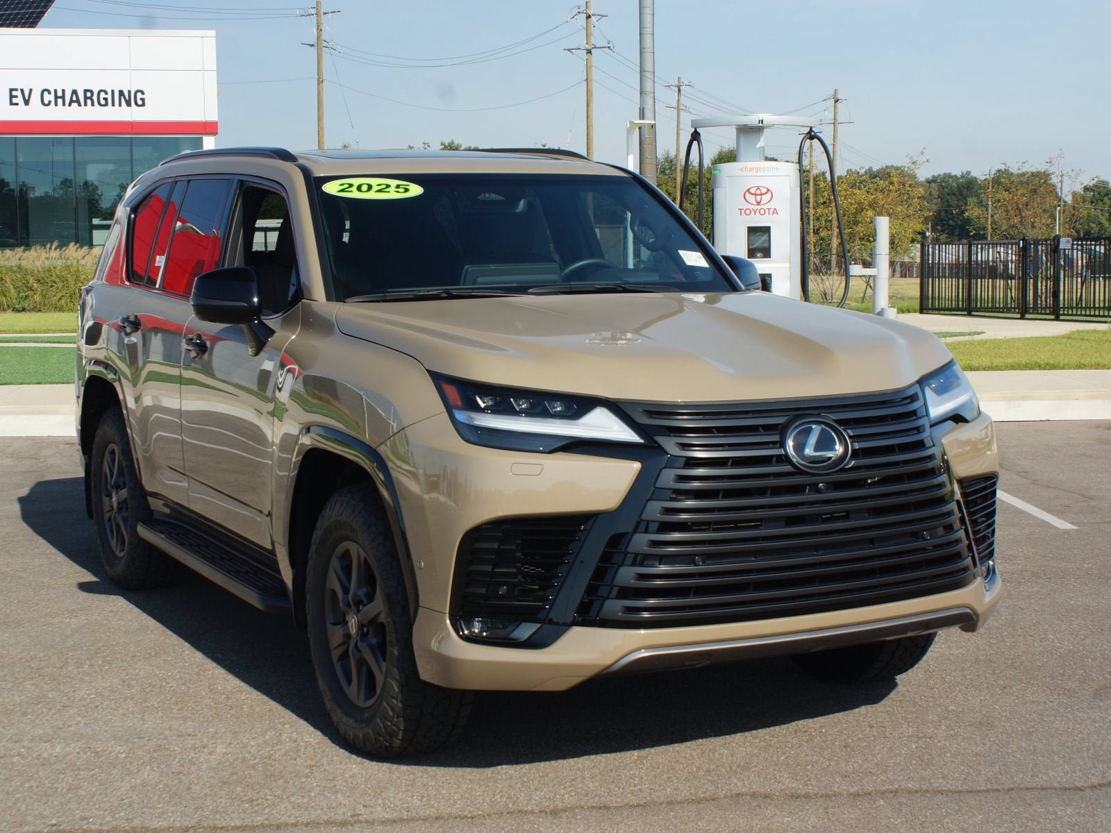 Used 2025 Lexus LX 700h Overtrail AWD/4WD image 2
