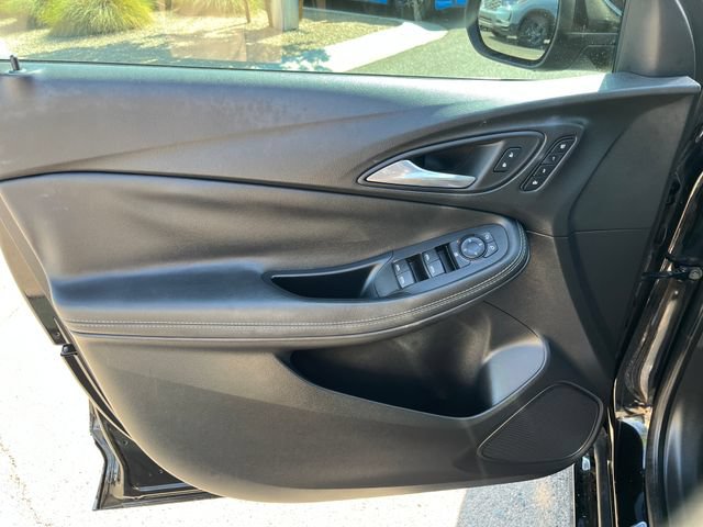 Used 2021 Buick Encore GX Essence w/ Sport Touring Package FWD image 5
