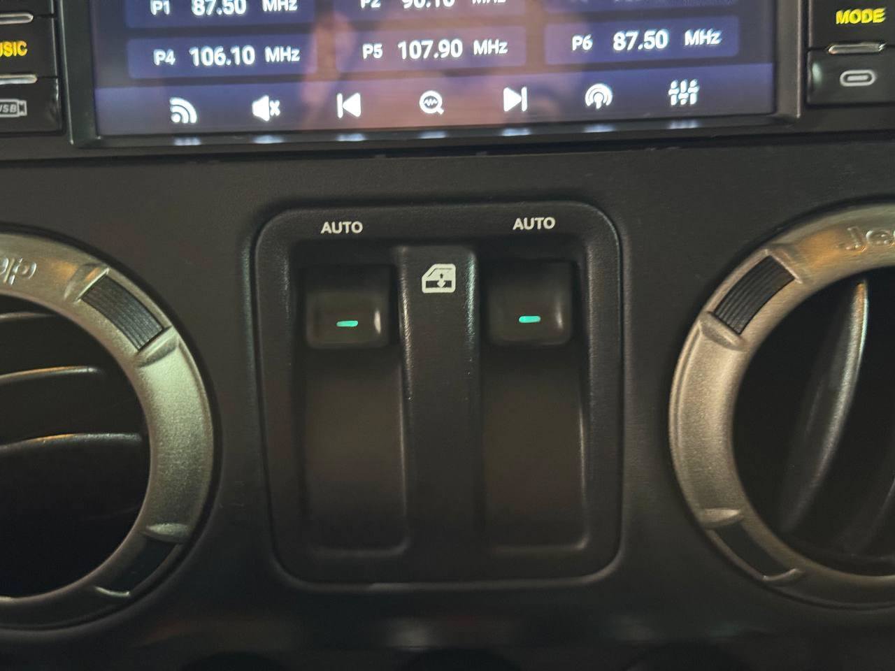 Used 2018 Jeep Wrangler Sport AWD/4WD image 23