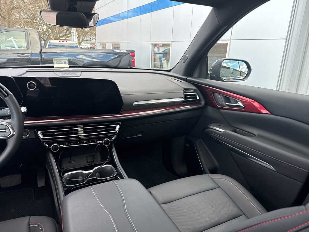 Used 2024 Chevrolet Traverse Z71 w/ Enhanced Driving Package image 13