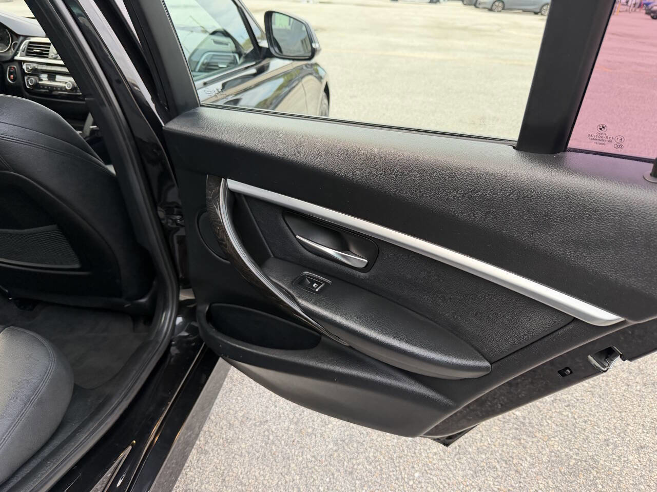 Used 2018 BMW 330i xDrive Sedan AWD/4WD image 21