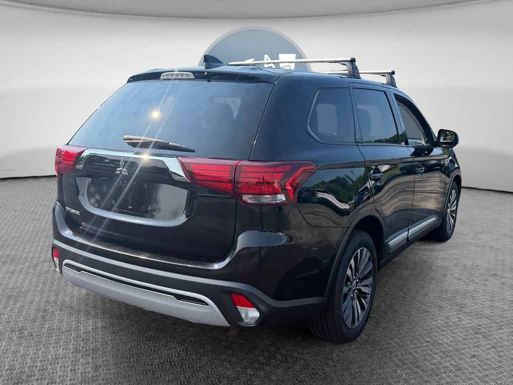 Used 2020 Mitsubishi Outlander SE AWD/4WD image 3