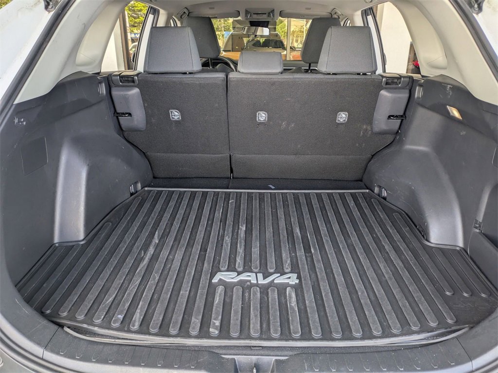 Used 2025 Toyota RAV4 LE image 31