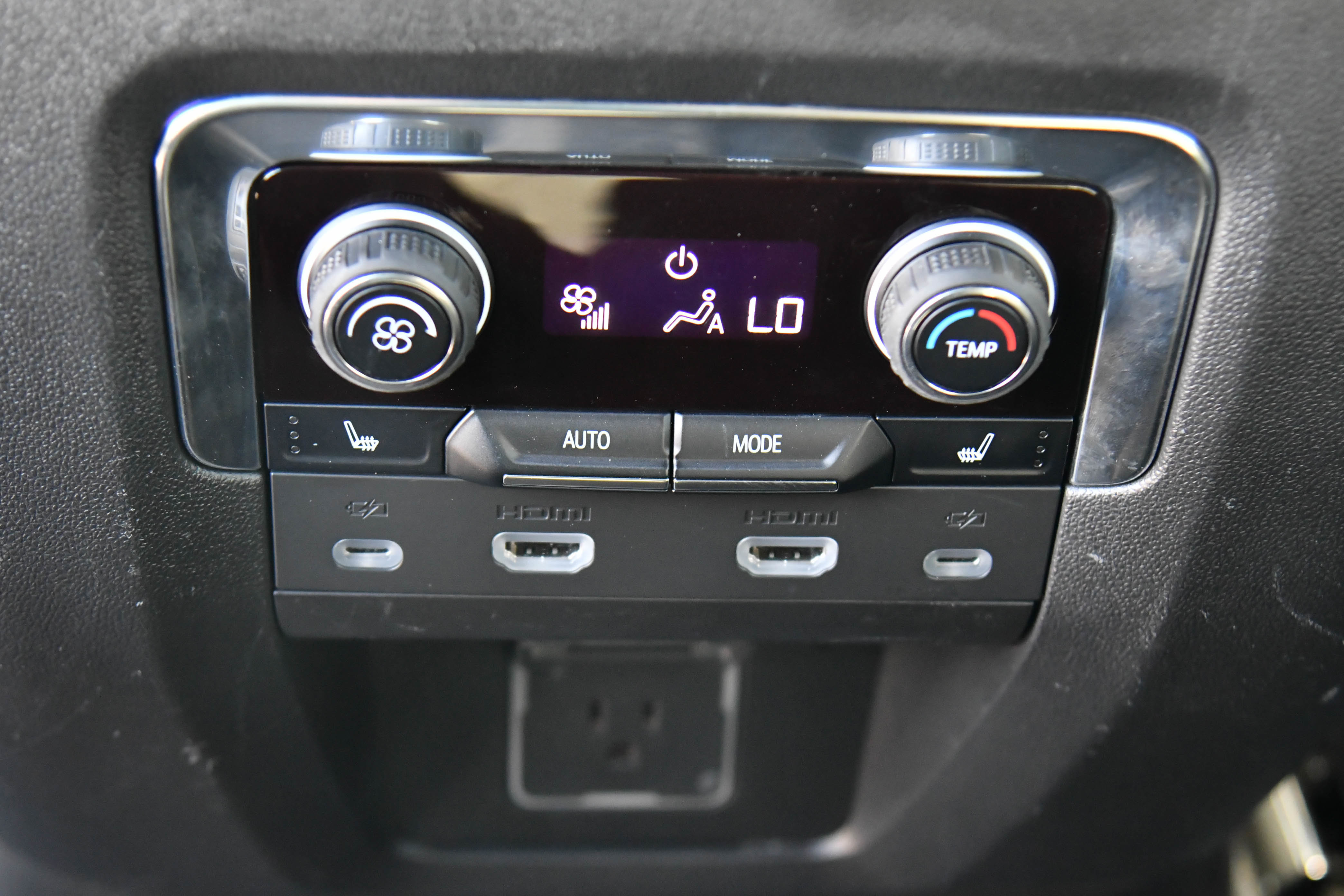 Used 2023 Chevrolet Tahoe Premier w/ Advanced Technology Package image 52