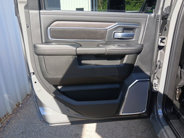 New 2026 RAM 4500 4x4 Crew Cab DRW w/ Laramie Trim Package image 17