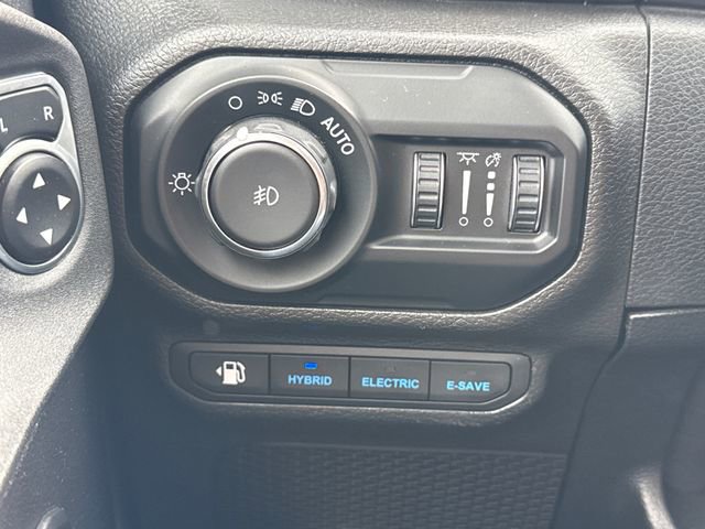 Used 2021 Jeep Wrangler Unlimited Rubicon 4xe w/ Cold Weather Group AWD/4WD image 33