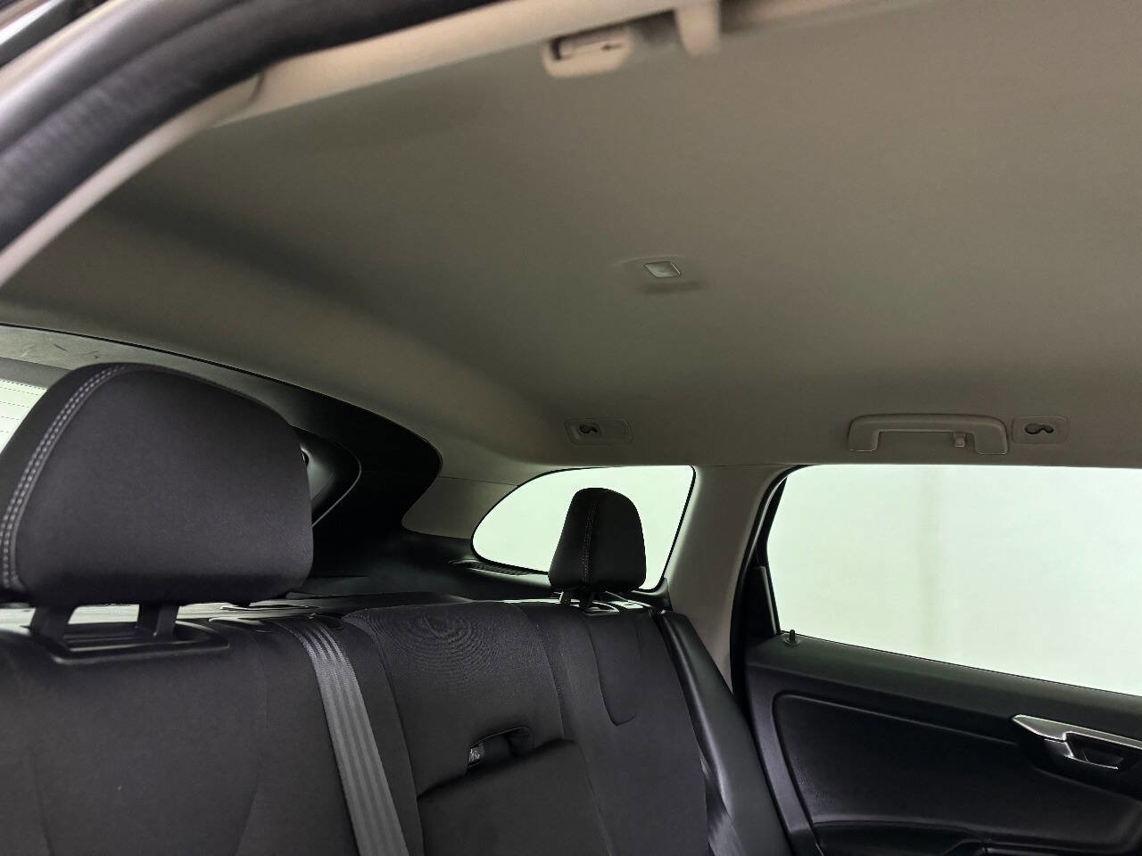 Used 2017 Volvo XC60 T5 w/ Tailgate Package image 37