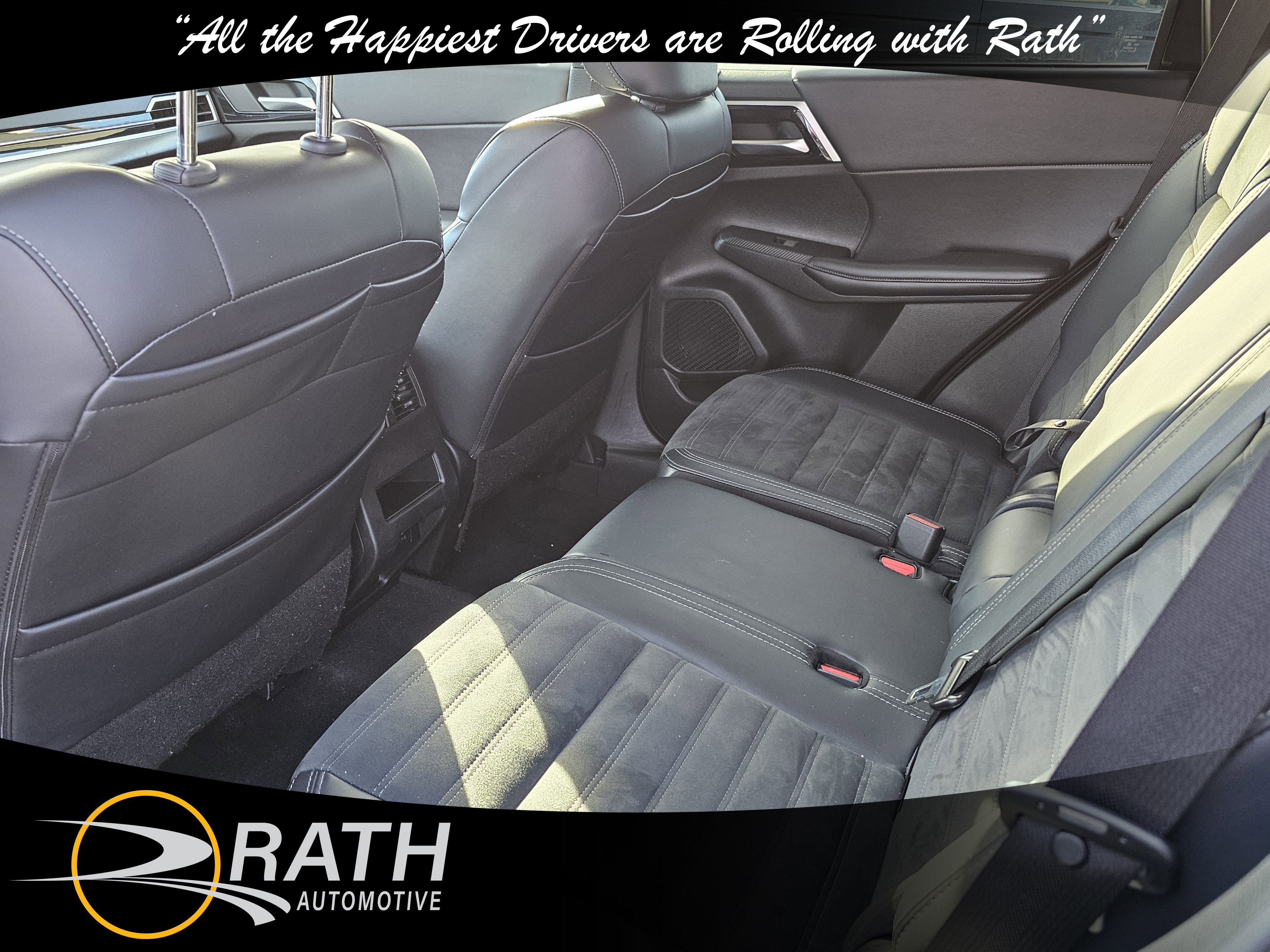 Used 2024 Mitsubishi Outlander SE image 17