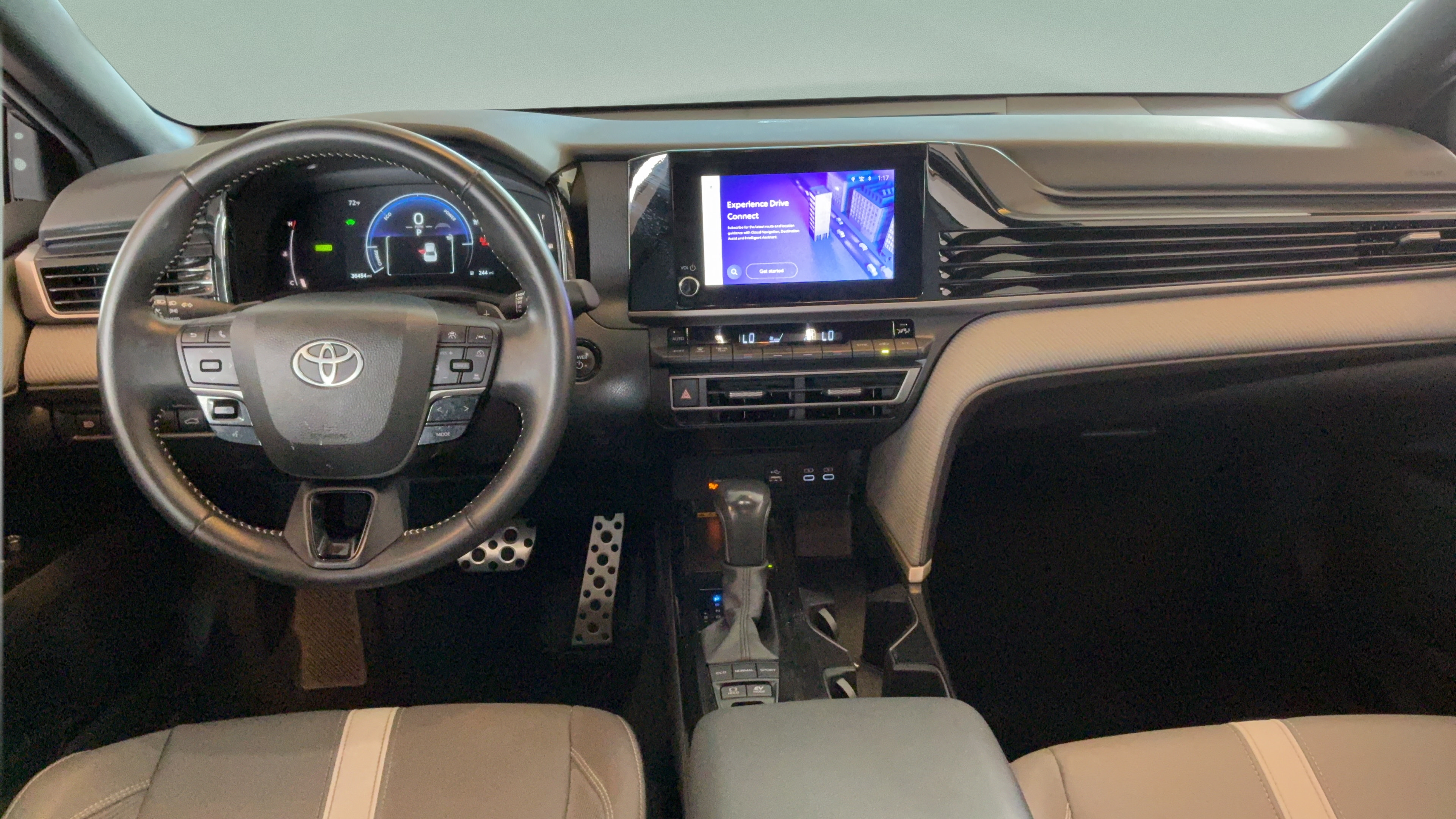 Used 2025 Toyota Camry SE w/ Convenience Package FWD image 26