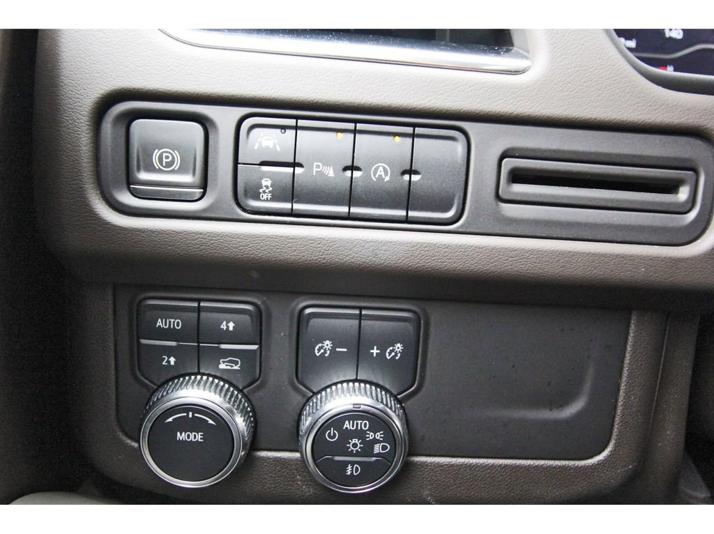 Used 2023 GMC Yukon XL SLT image 19