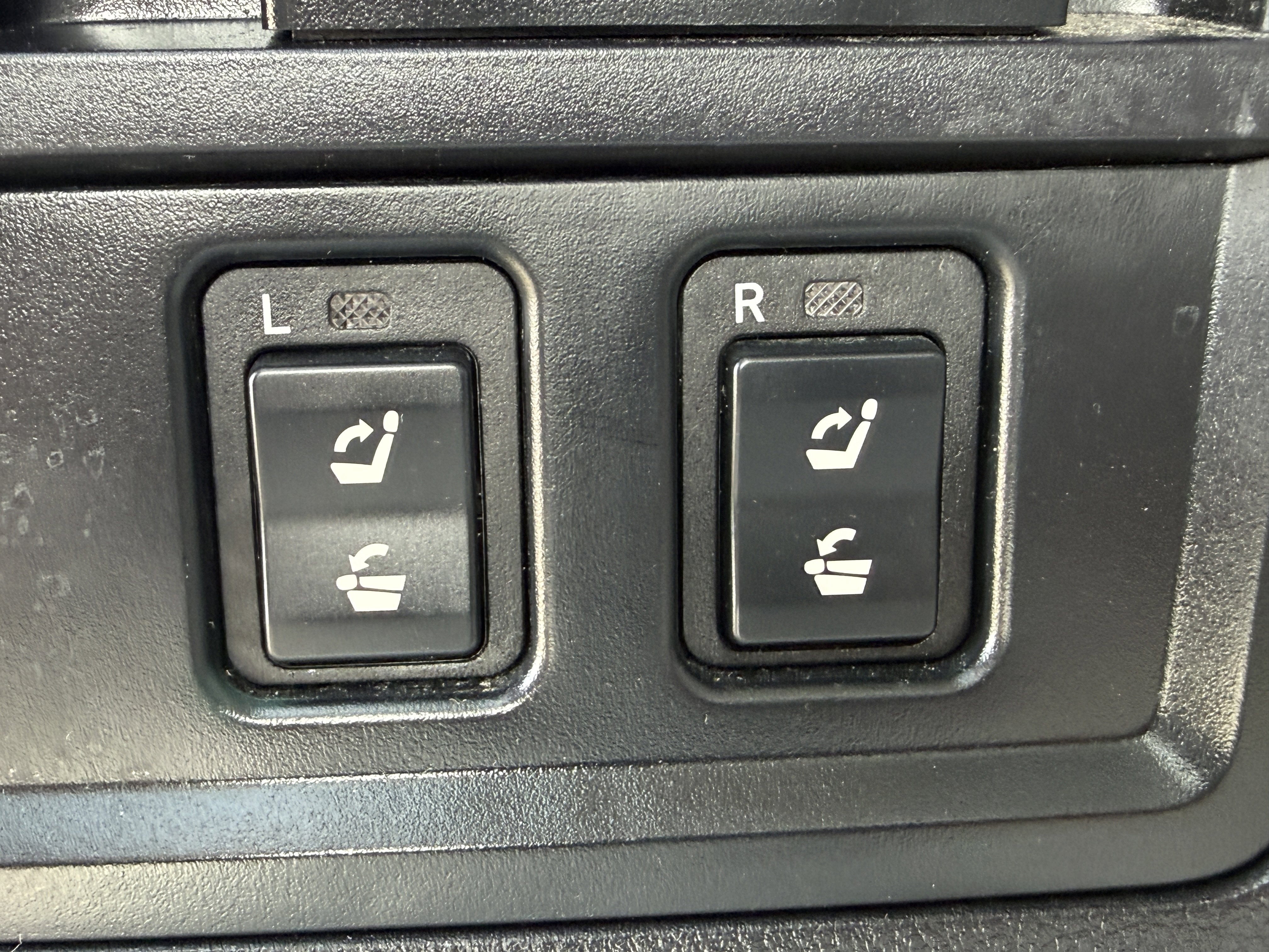 Used 2019 Toyota Sequoia Platinum w/ Four Season Floor Mat Package image 41