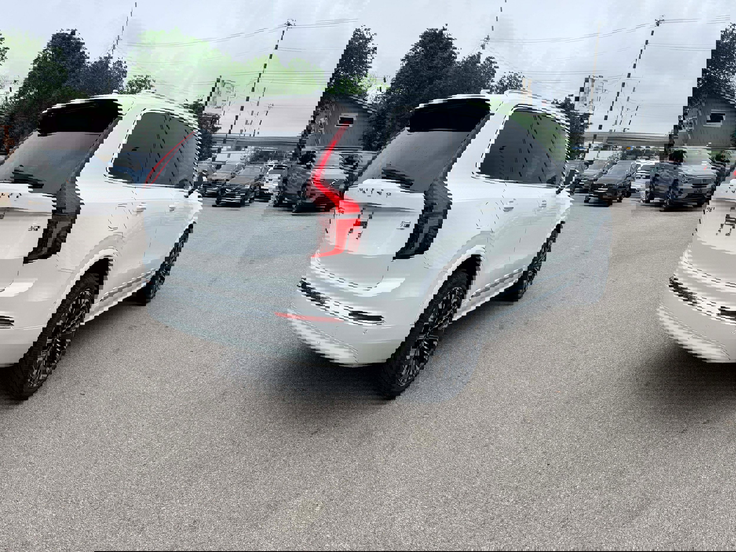 Certified 2025 Volvo XC90 B5 Plus image 6