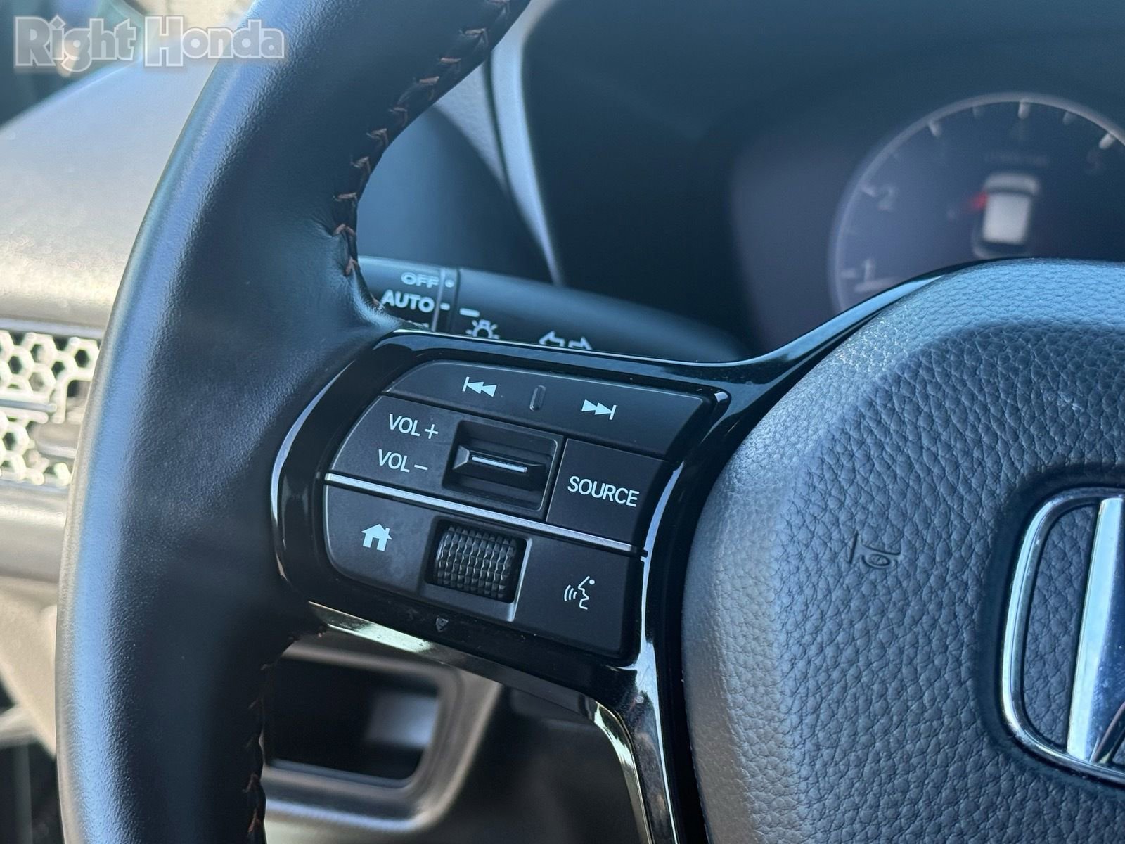 Used 2025 Honda HR-V Sport image 16