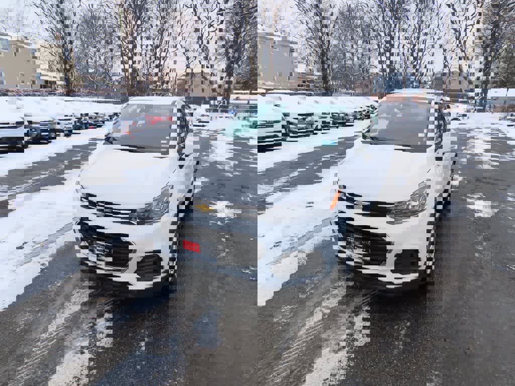 Used 2018 Chevrolet Trax LS image 1