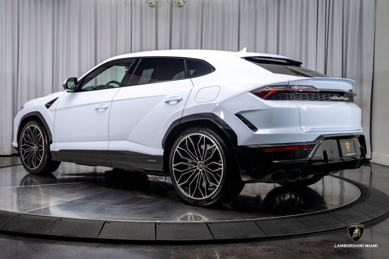 Used 2025 Lamborghini Urus SE image 10