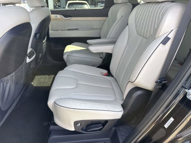 Used 2024 Hyundai Palisade Limited FWD image 17