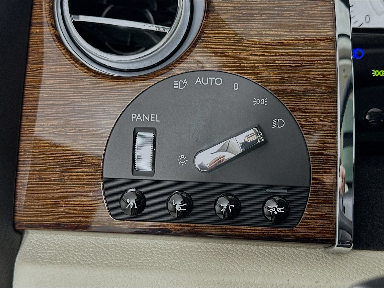 Used 2010 Rolls-Royce Ghost RWD image 58