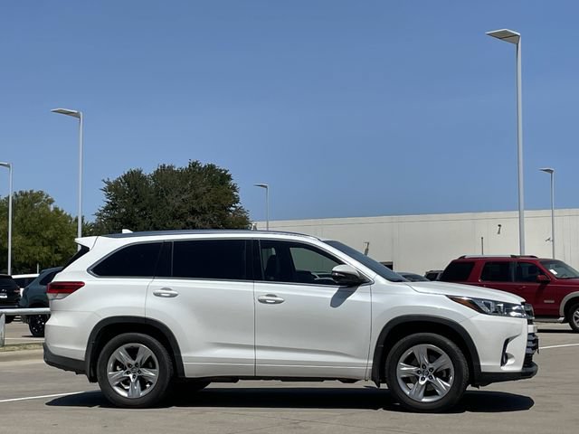 Used 2017 Toyota Highlander Limited FWD image 3