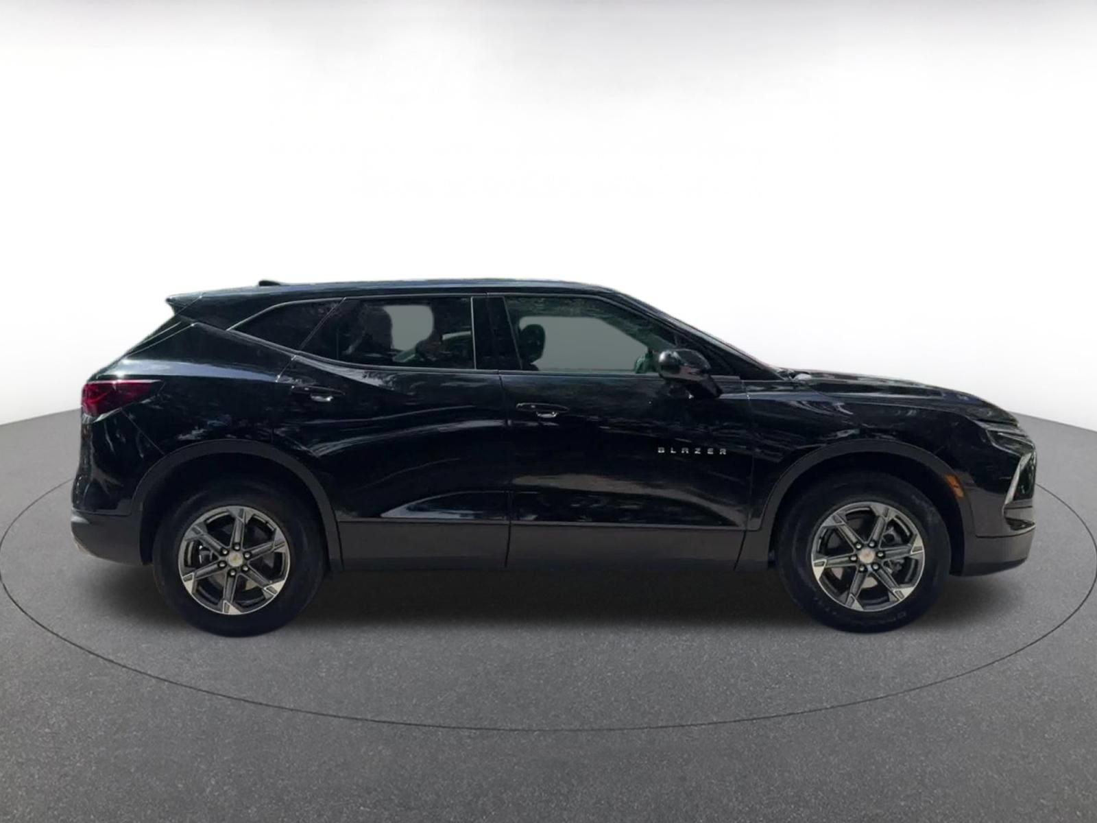 Used 2025 Chevrolet Blazer LT FWD image 16
