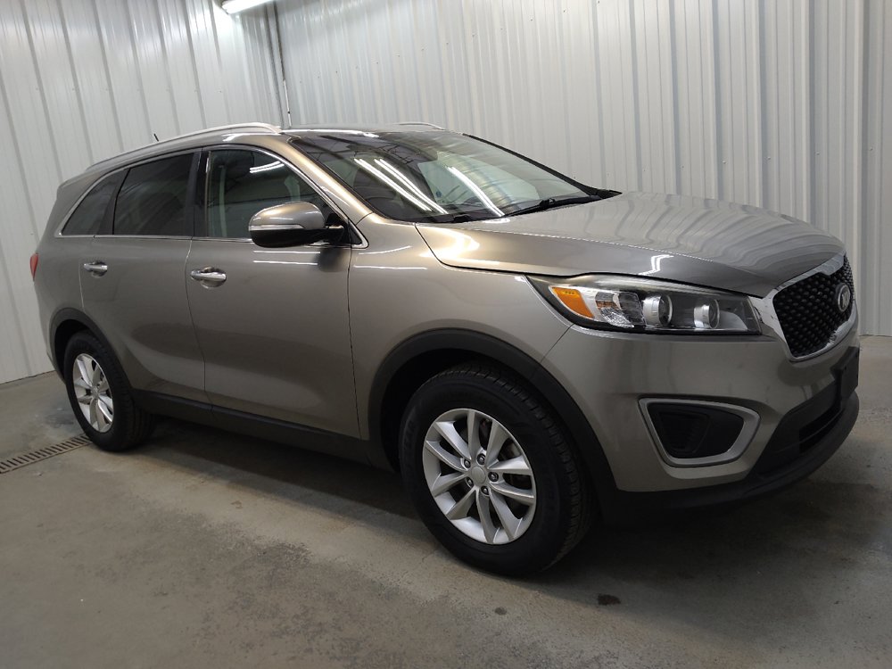 Used 2016 Kia Sorento FWD image 11