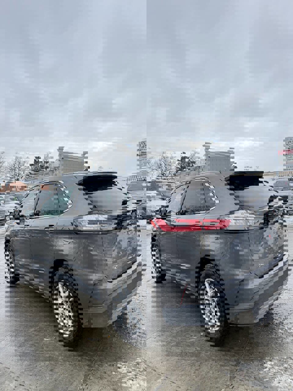 Used 2021 Ford Edge SEL w/ Cargo Accessory Package image 4