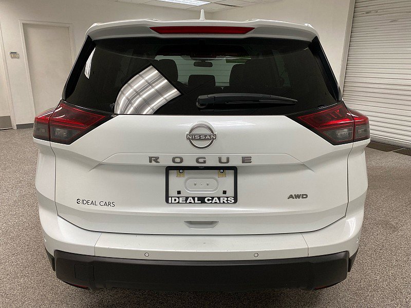 Used 2025 Nissan Rogue SV image 6