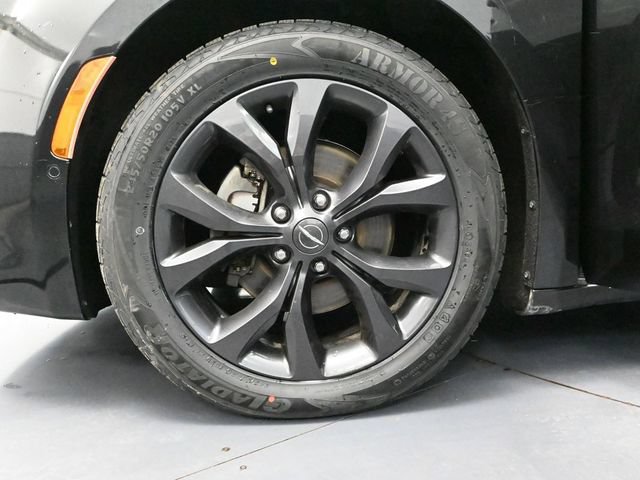 Used 2019 Chrysler Pacifica Touring-L Plus w/ Advanced Safetytec Group FWD image 18