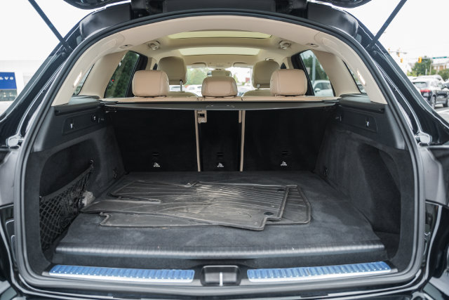 Used 2019 Mercedes-Benz GLC 350e 4MATIC w/ Premium Package image 10