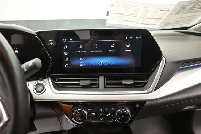 Used 2024 Chevrolet Trax LT w/ Sunroof Package FWD image 32