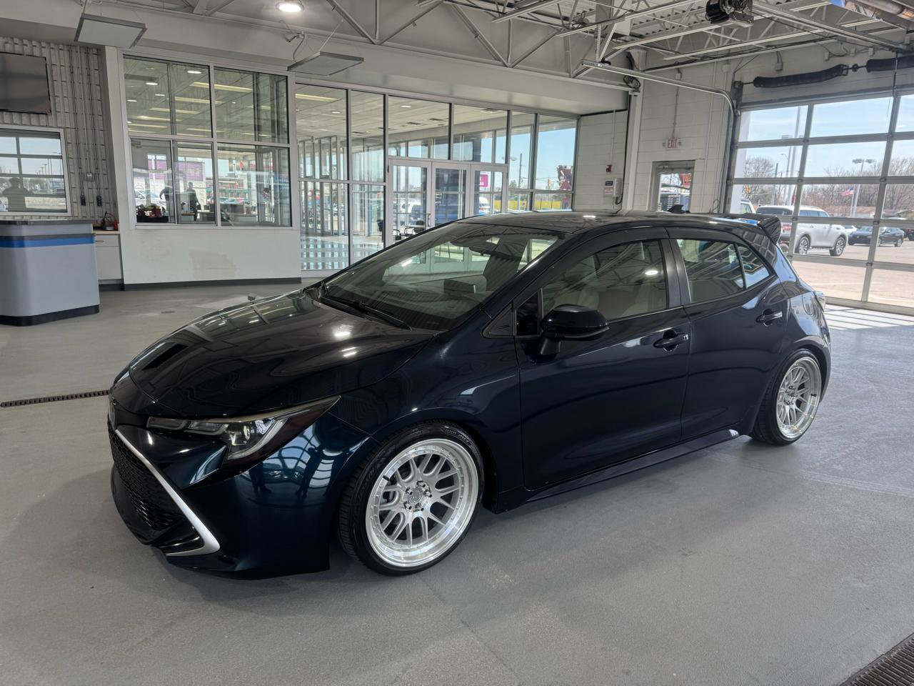 Used 2020 Toyota Corolla XSE FWD image 2