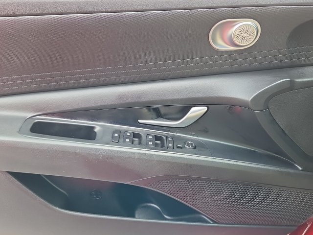 Used 2023 Hyundai Elantra SEL FWD image 25