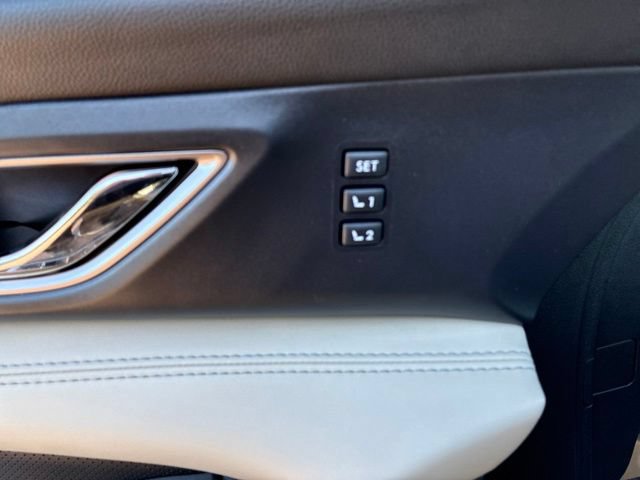 Used 2019 Subaru Ascent Limited AWD/4WD image 16
