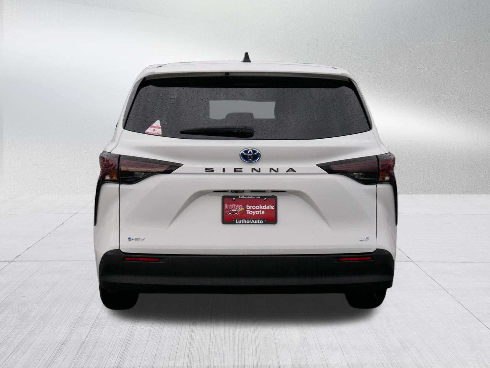 Certified 2025 Toyota Sienna LE FWD image 6