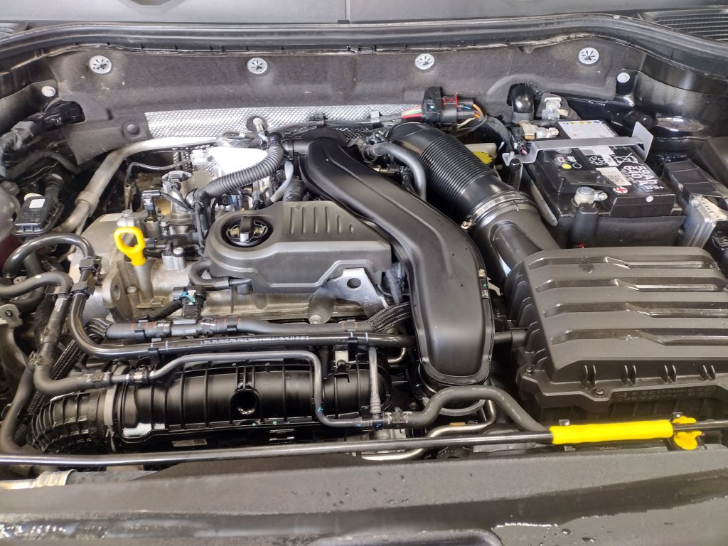Certified 2025 Volkswagen Taos SE AWD/4WD image 9