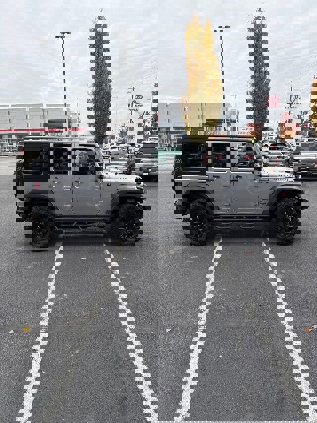 Used 2018 Jeep Wrangler Unlimited Rubicon w/ Connectivity Group image 5