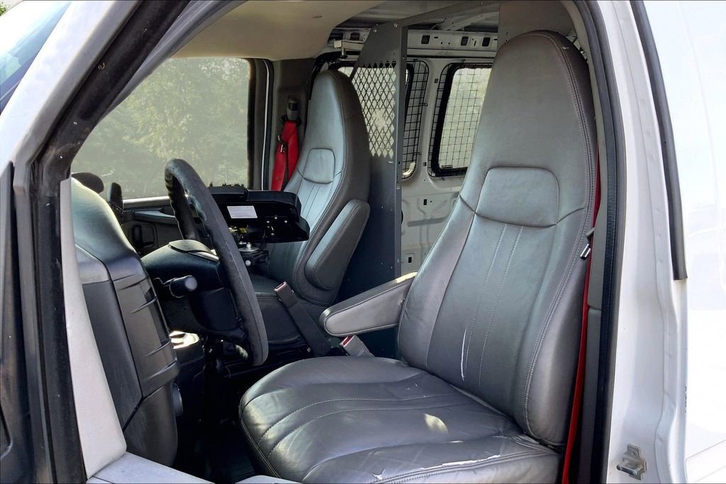 Used 2015 Chevrolet Express 2500 image 16