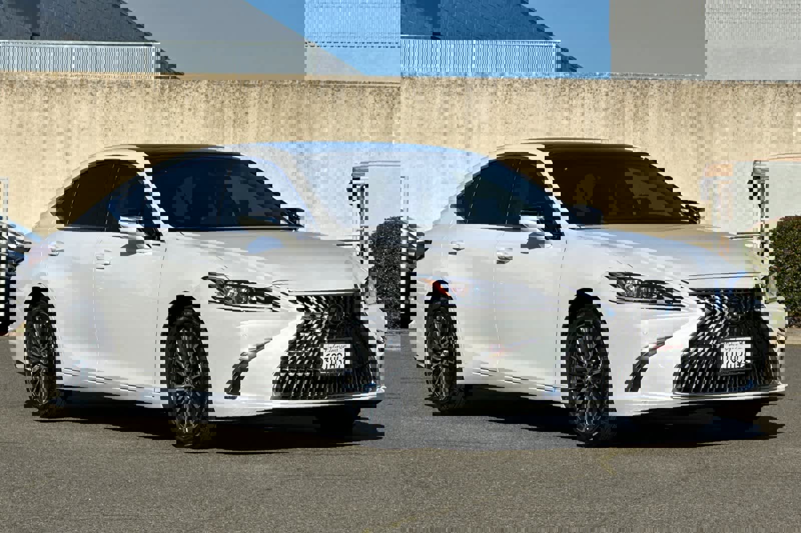 Used 2025 Lexus ES 350 w/ Premium Package image 5