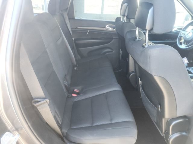 Used 2019 Jeep Grand Cherokee Laredo w/ Security & Convenience Group AWD/4WD image 13