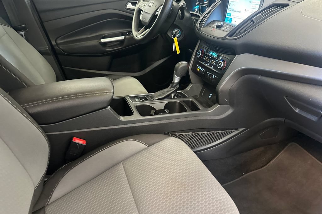 Used 2017 Ford Escape SE w/ Equipment Group 201A AWD/4WD image 16
