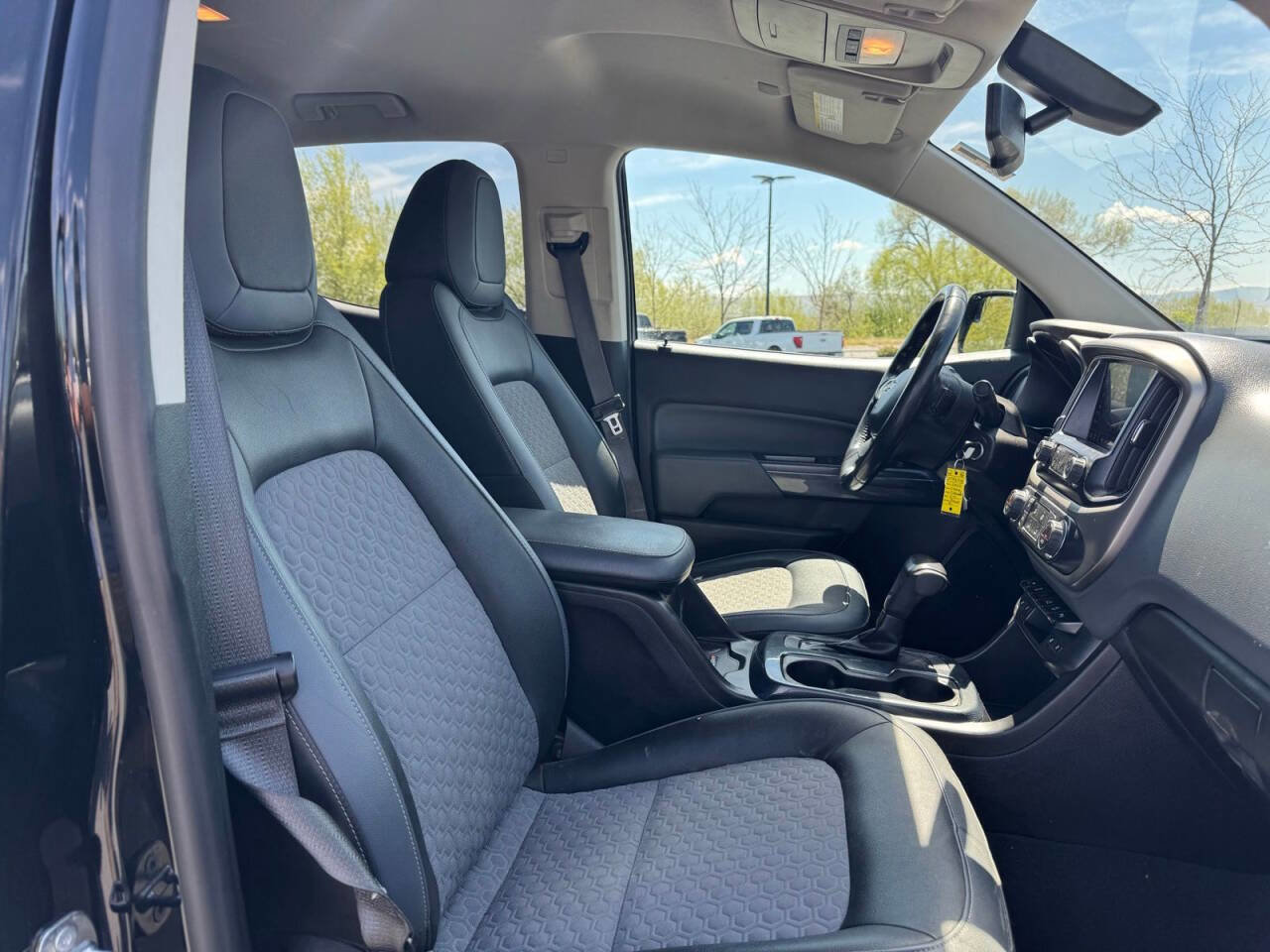 Used 2020 Chevrolet Colorado Z71 AWD/4WD image 16