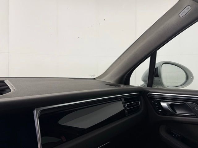 Used 2023 Porsche Macan image 16