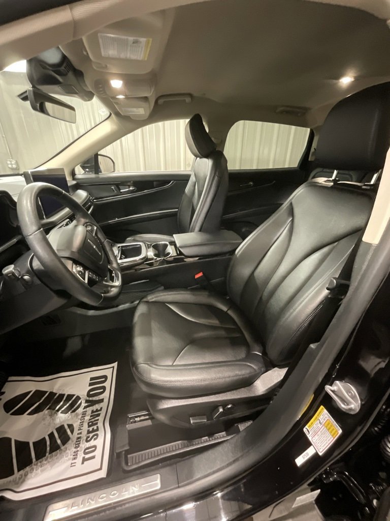Used 2023 Lincoln Nautilus FWD image 10