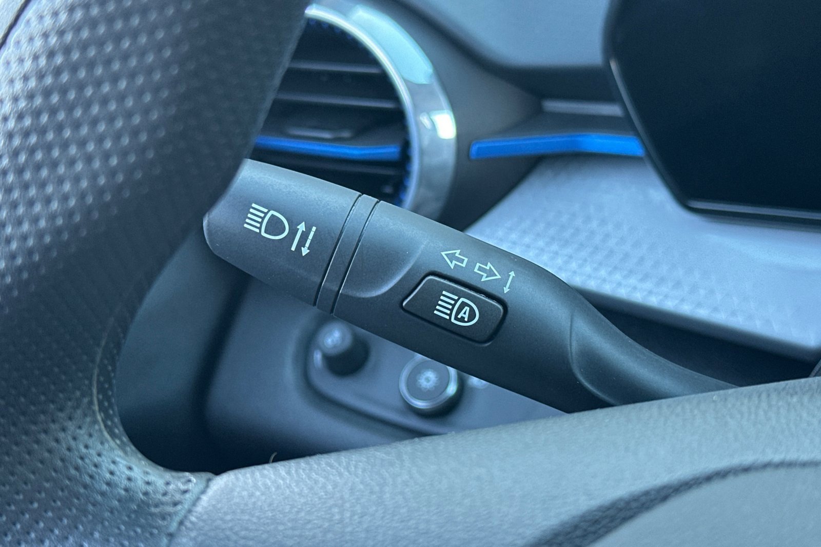 Used 2024 Chevrolet Trax LT image 36