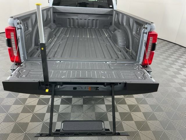 Certified 2025 Ford F350 Lariat w/ Black Appearance Package image 8