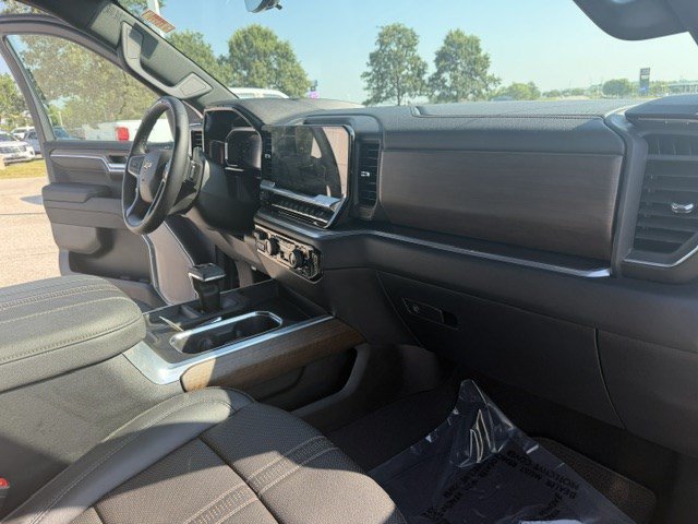 Used 2026 Chevrolet Silverado 1500 High Country w/ Technology Package AWD/4WD image 47