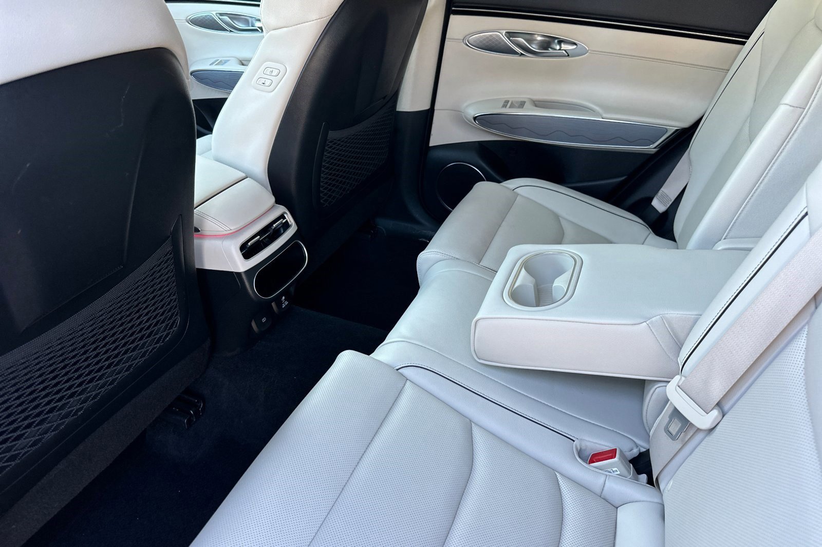 Used 2022 Genesis GV70 2.5T w/ Advanced Package image 29