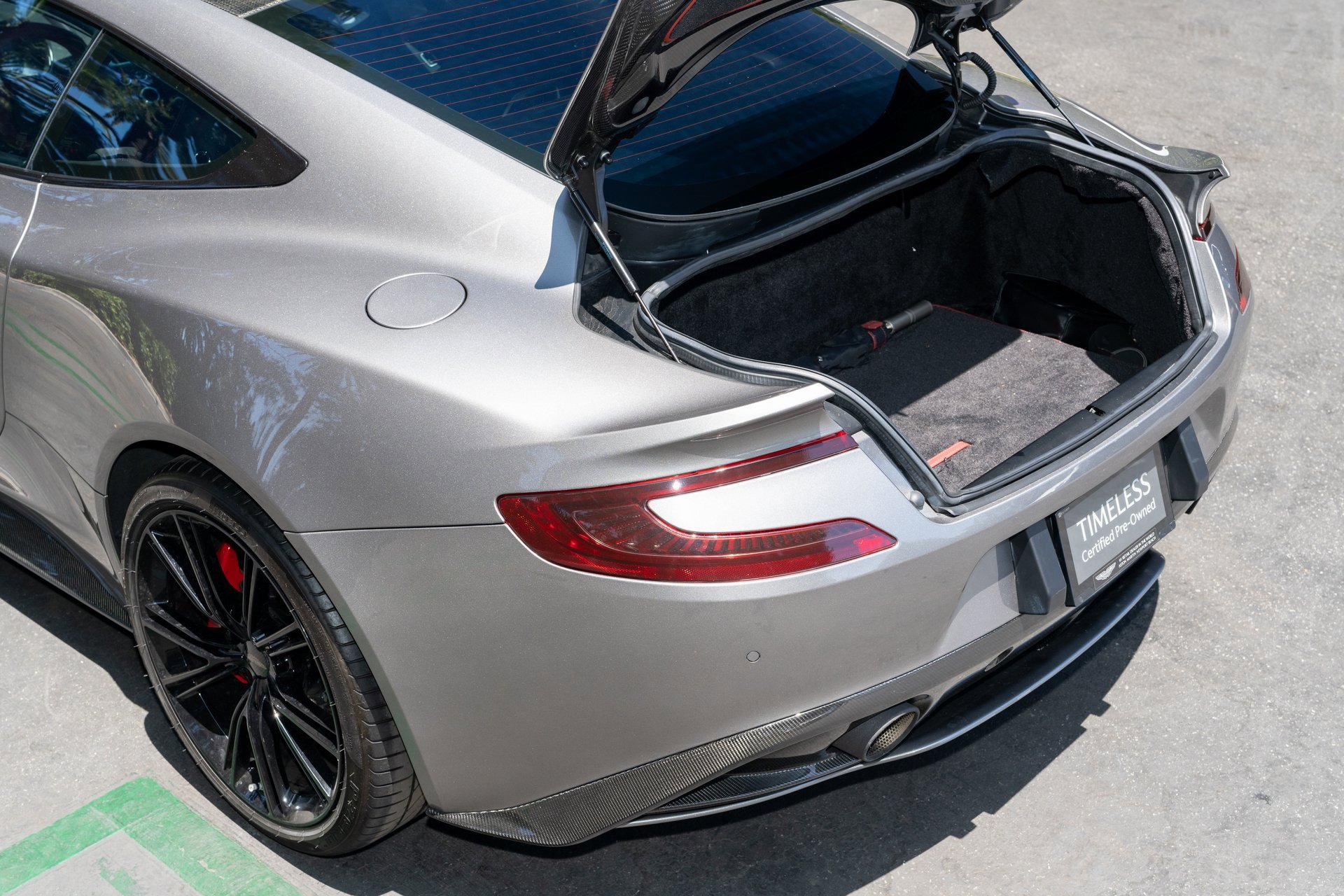 Used 2014 Aston Martin Vanquish Coupe image 11