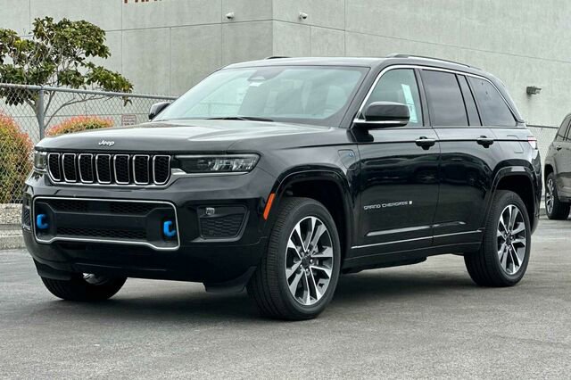 New 2023 Jeep Grand Cherokee Overland w/ Luxury Tech Group IV AWD/4WD image 8