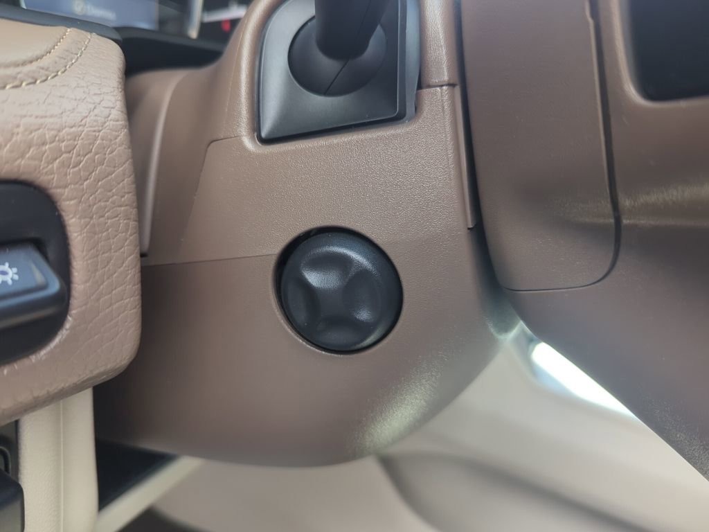 Used 2021 GMC Yukon Denali w/ Denali Premium Package image 29