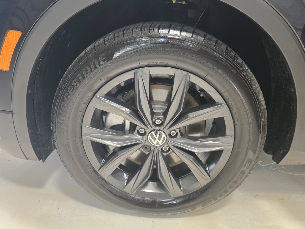 Used 2024 Volkswagen Tiguan SE FWD image 11
